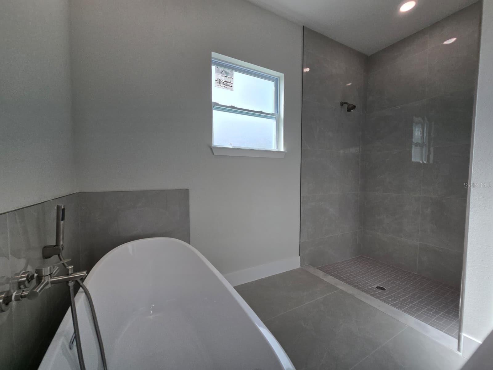 Image 14 of 25 For 18382 Elgin Avenue