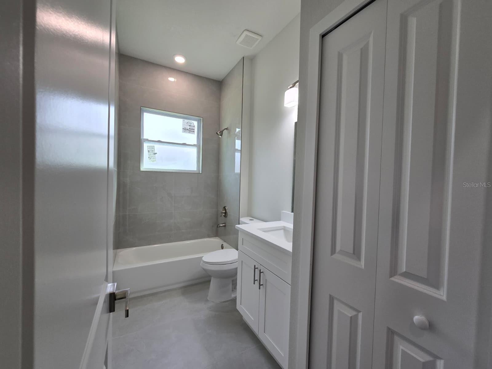 Image 20 of 25 For 18382 Elgin Avenue