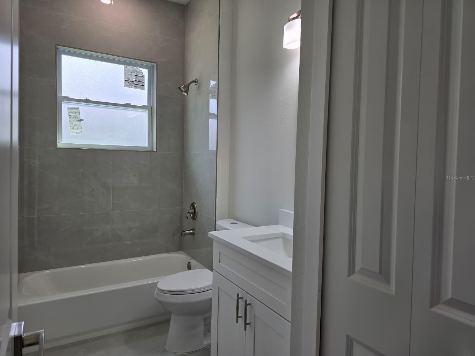 Image 21 of 25 For 18382 Elgin Avenue