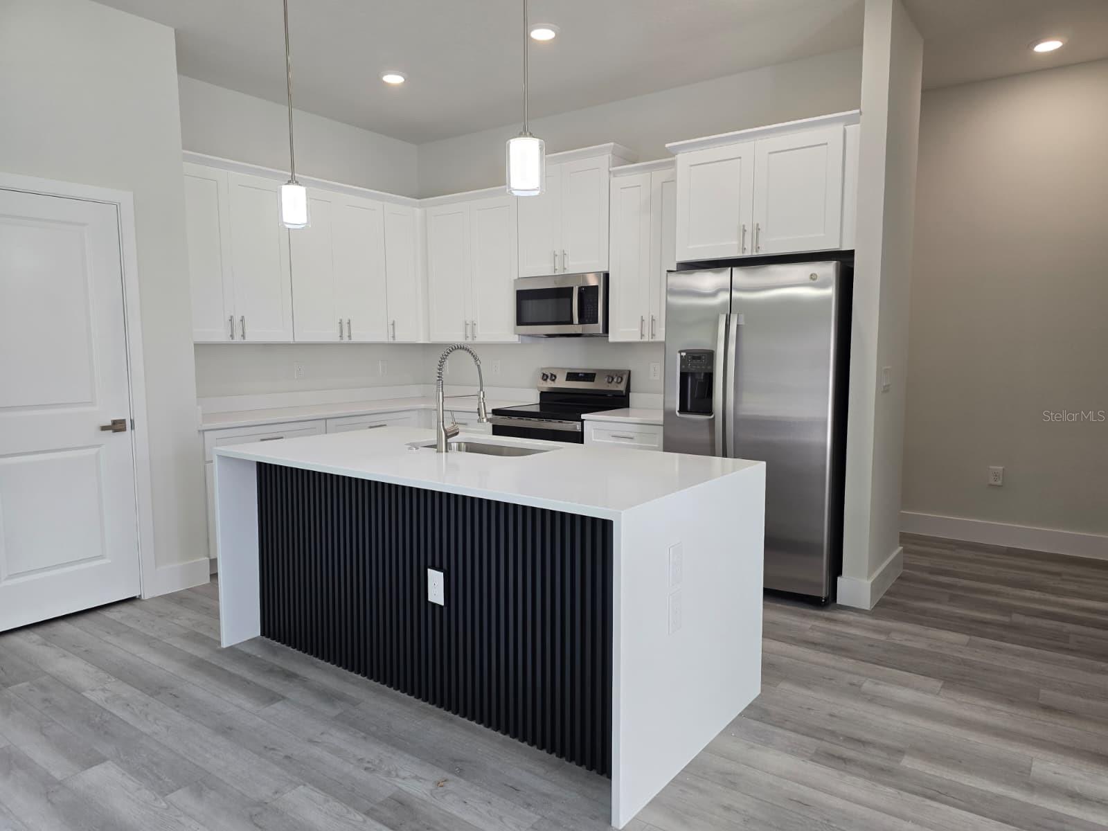 Image 4 of 25 For 18382 Elgin Avenue