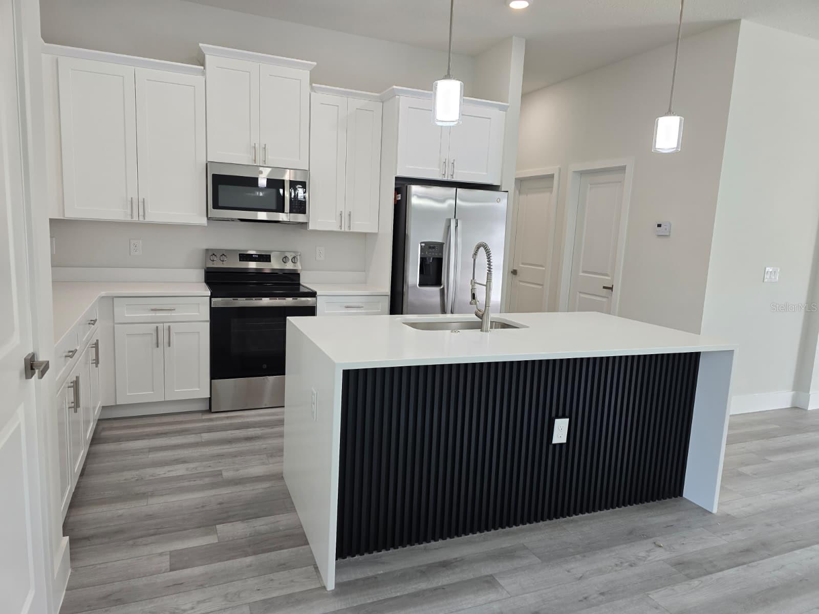 Image 5 of 25 For 18382 Elgin Avenue