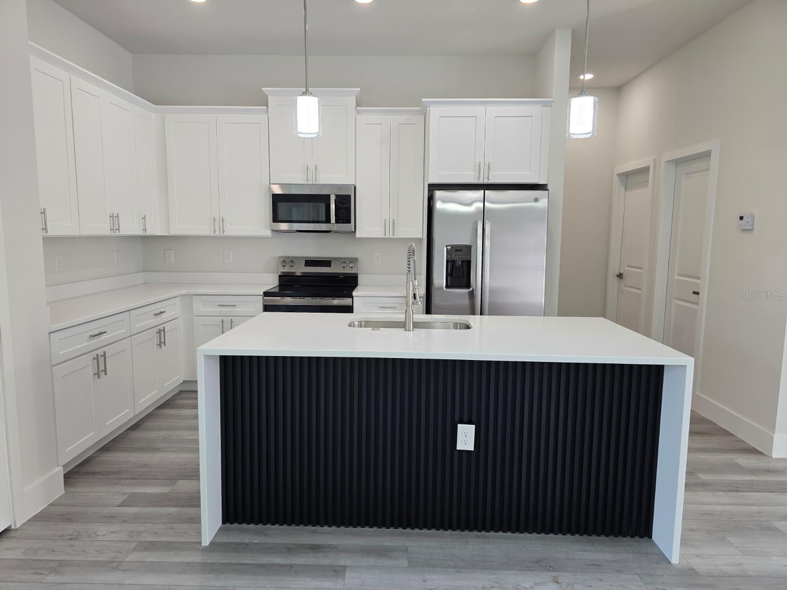 Image 6 of 25 For 18382 Elgin Avenue