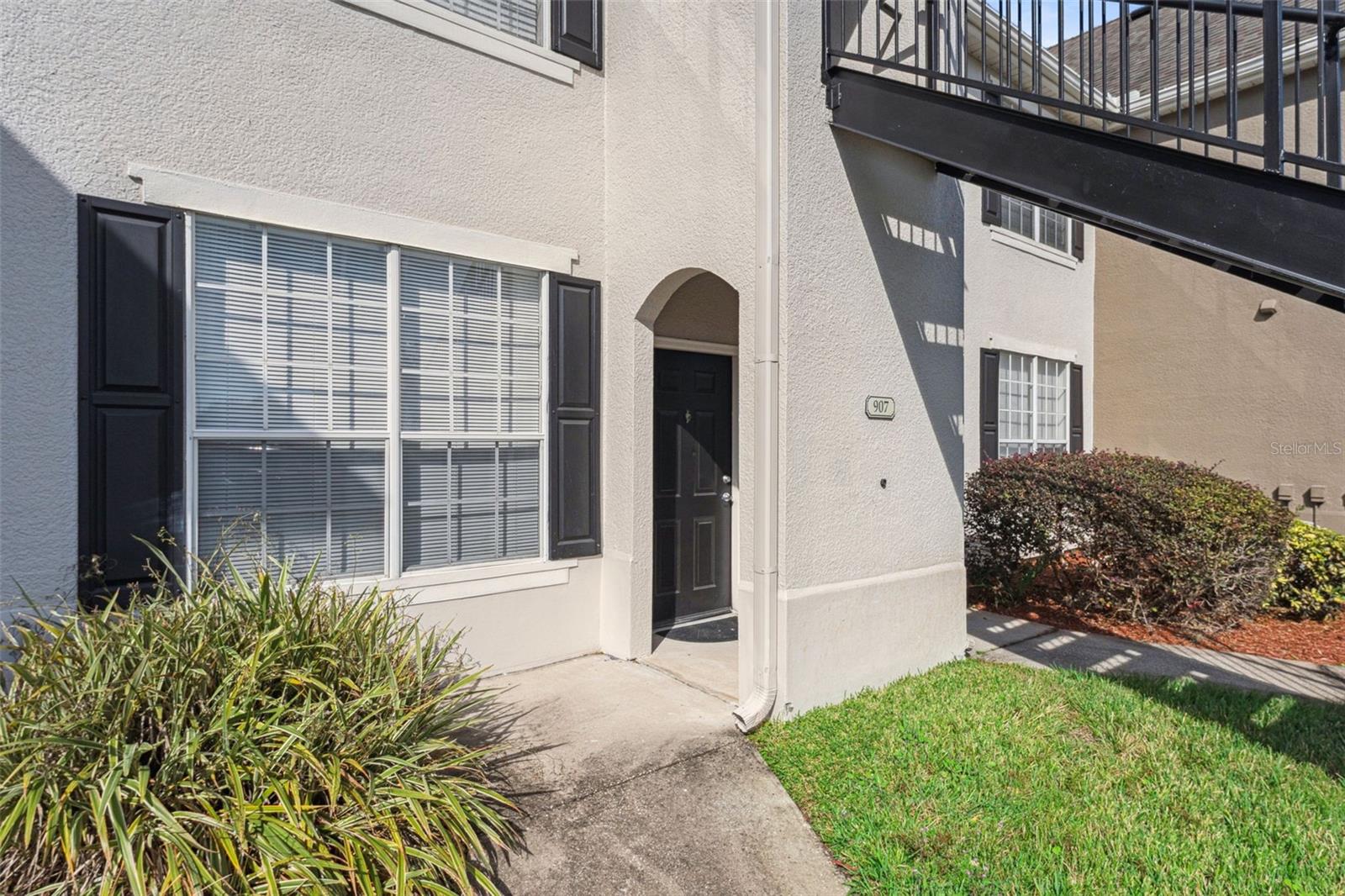 Image 3 of 27 For 9093 Lee Vista Boulevard 907