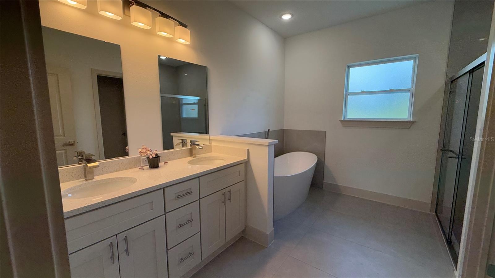 Image 12 of 31 For 2231 Vancouver Lane