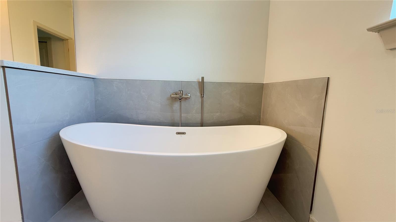 Image 15 of 31 For 2231 Vancouver Lane