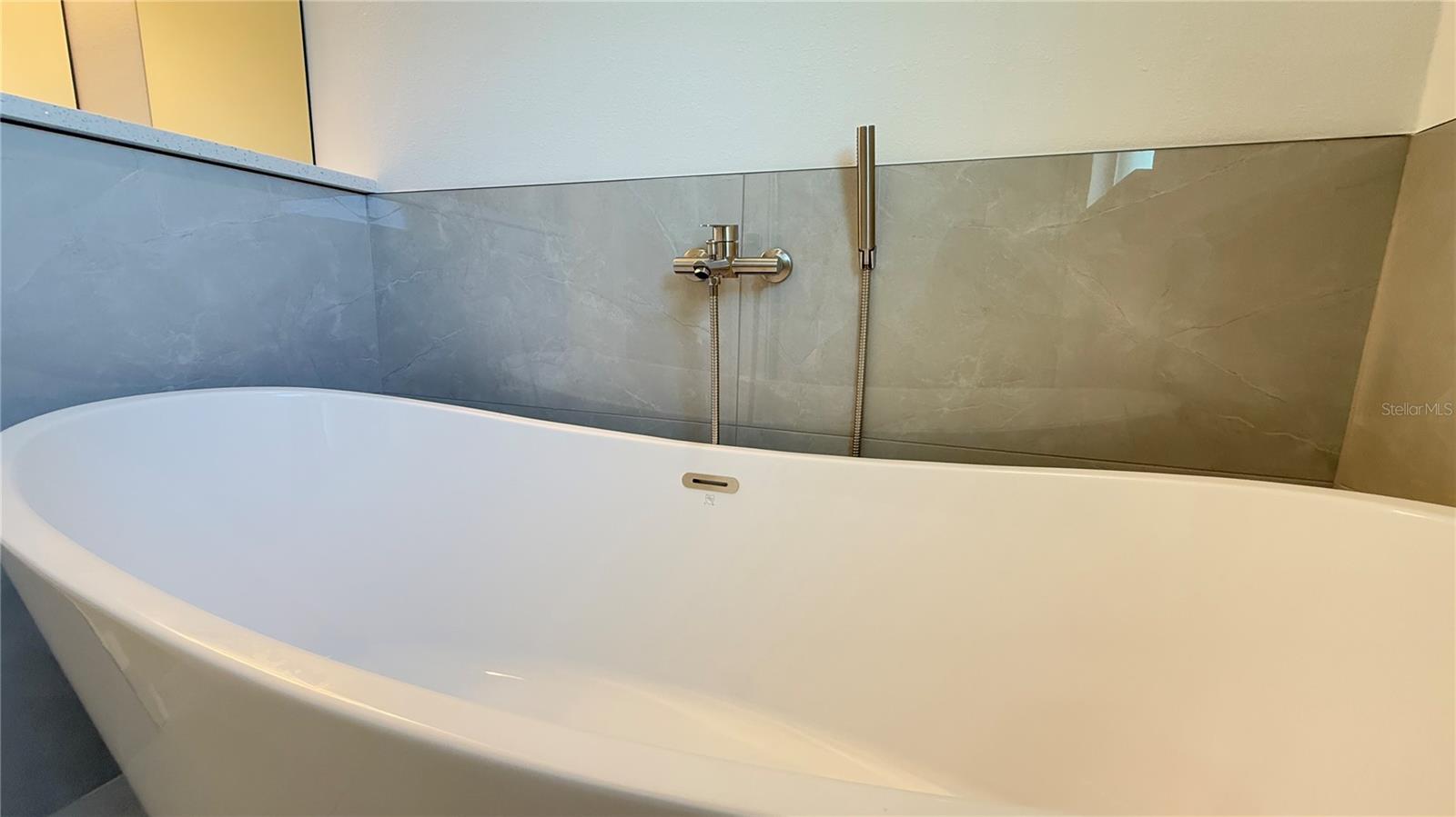 Image 16 of 31 For 2231 Vancouver Lane