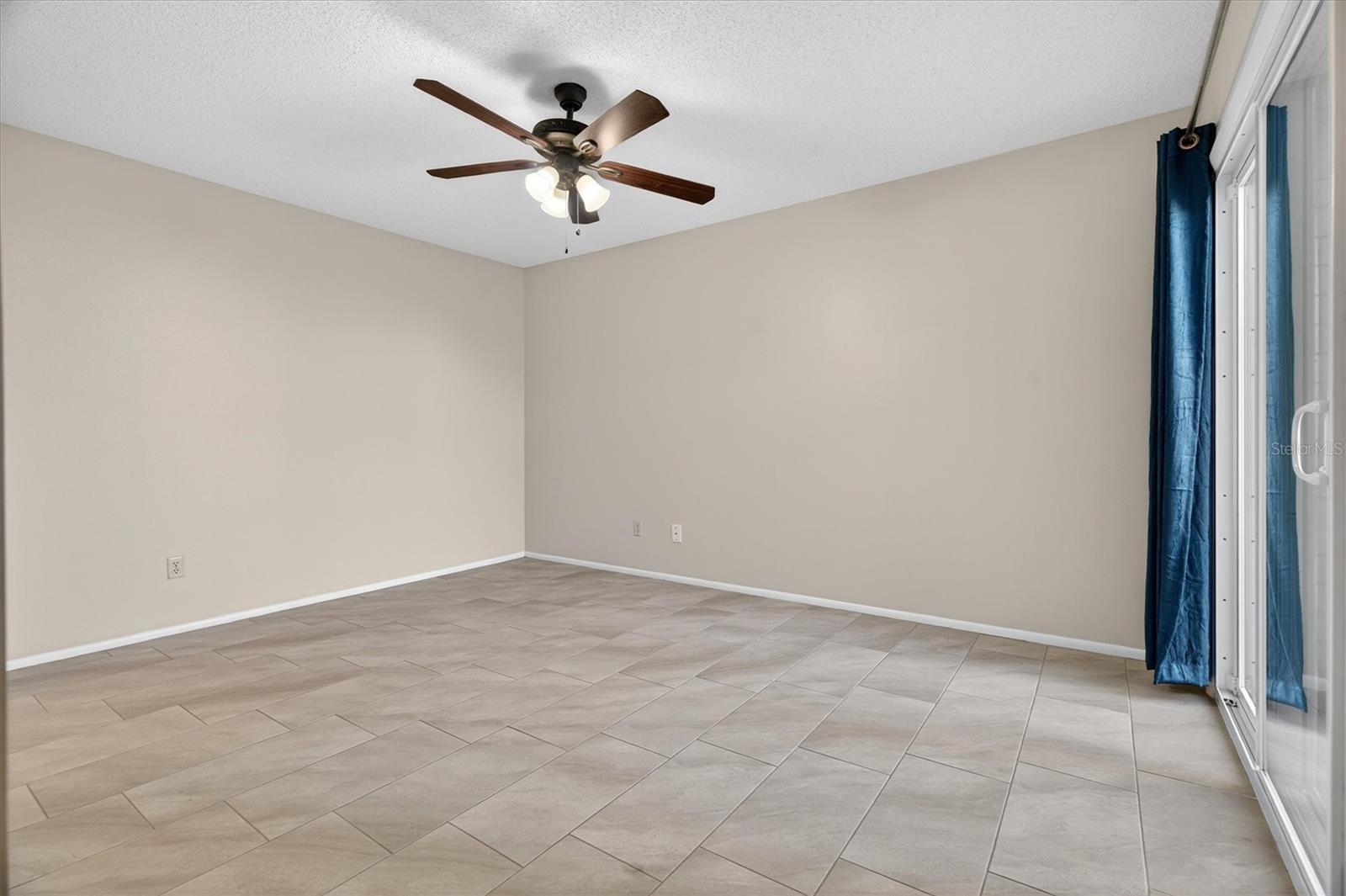 Image 14 of 25 For 1037 Wentworth Court