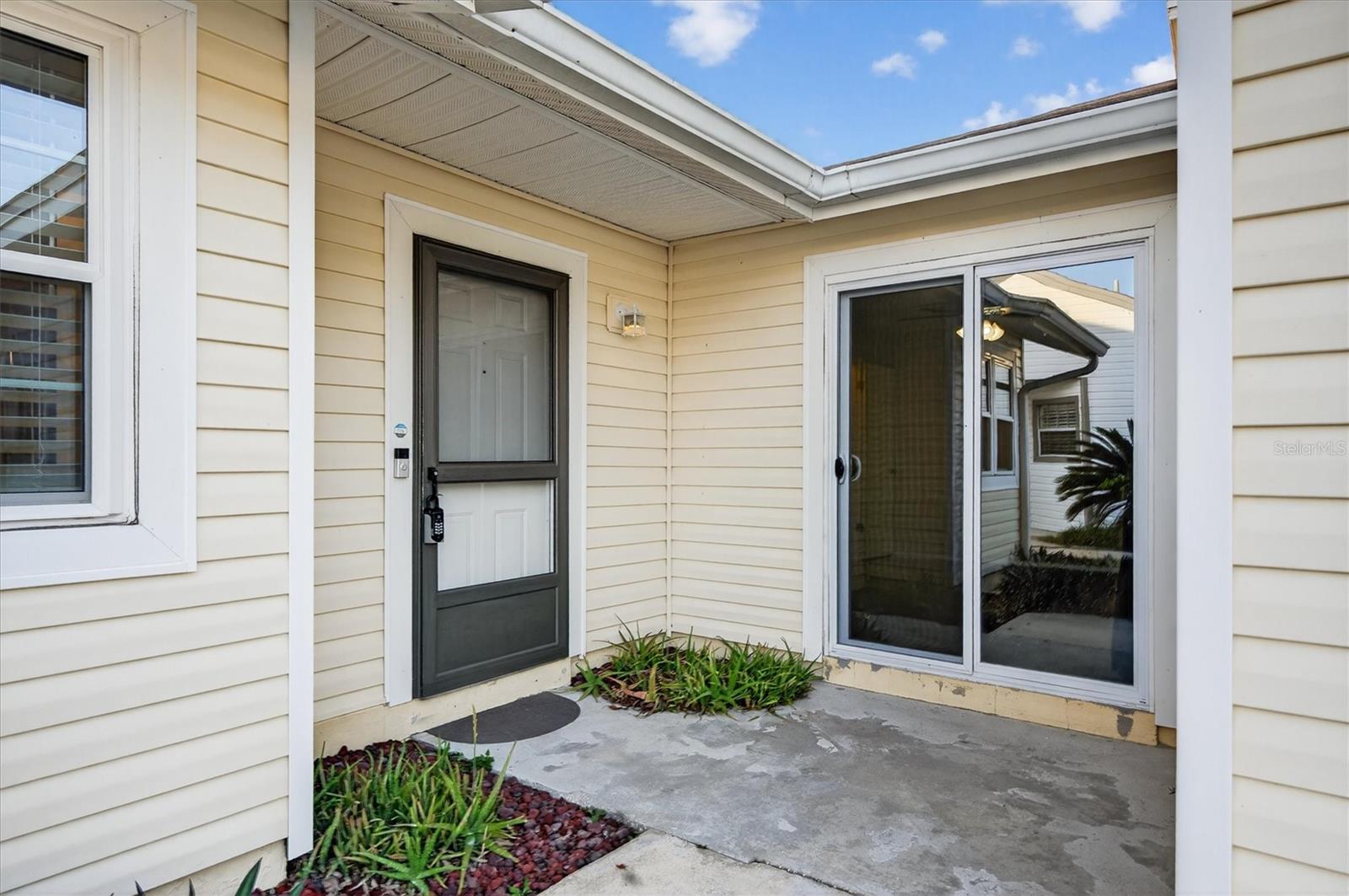 Image 2 of 25 For 1037 Wentworth Court