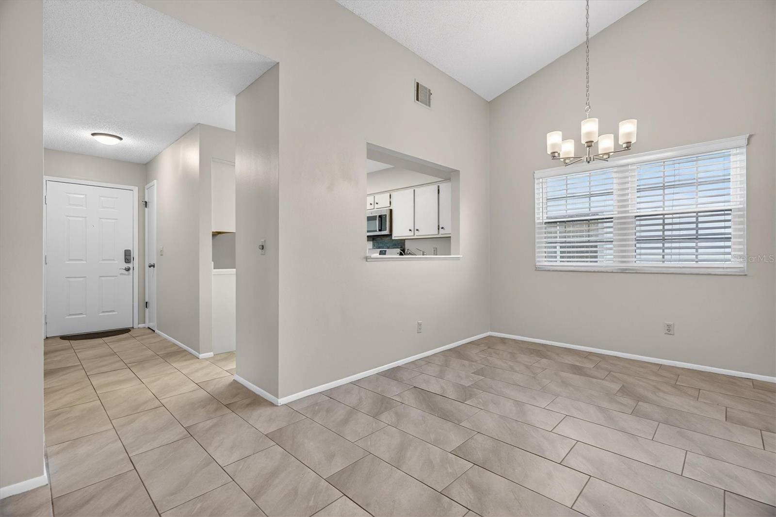 Image 4 of 25 For 1037 Wentworth Court