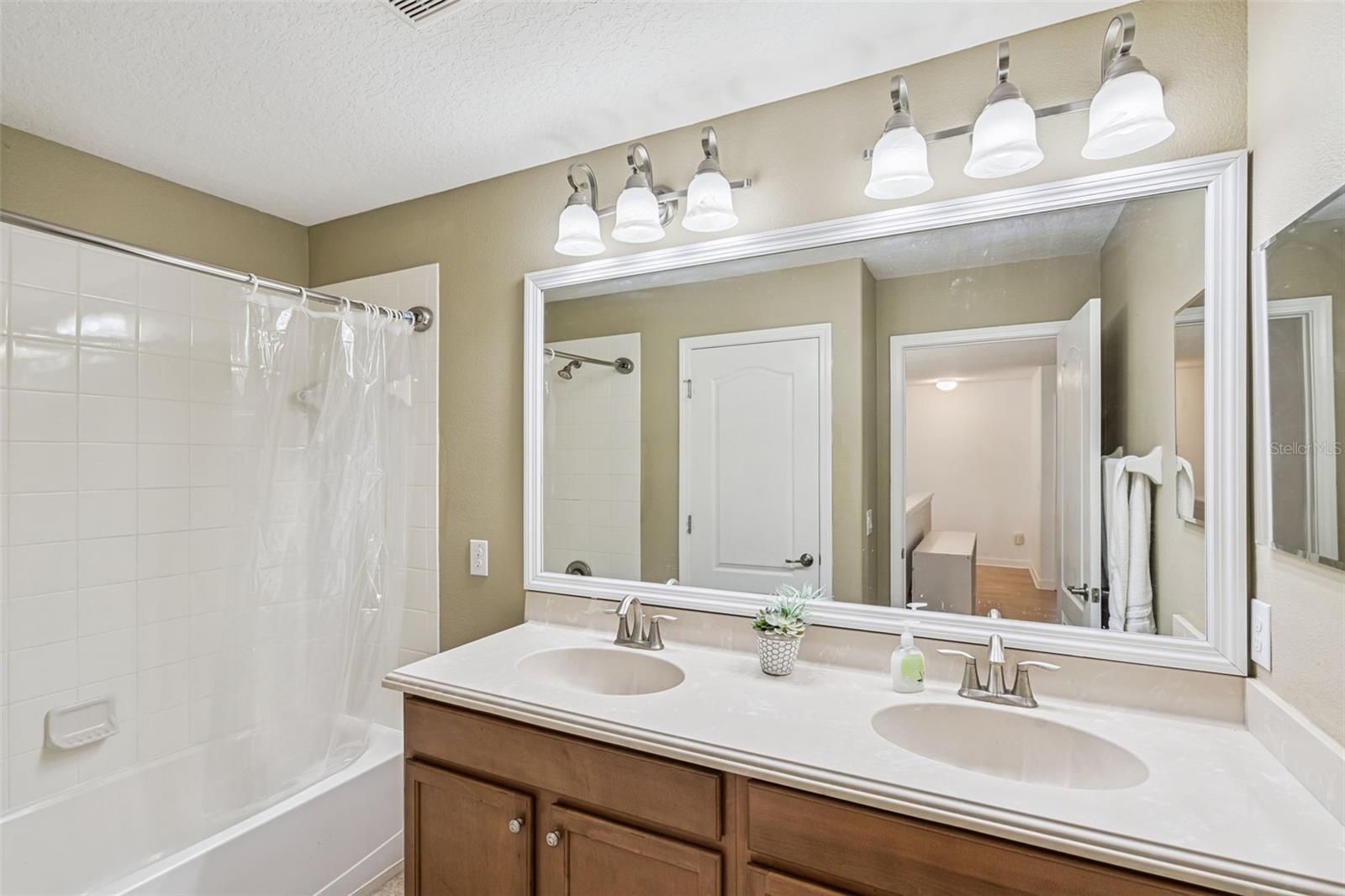 Image 21 of 34 For 6152 Meriwether