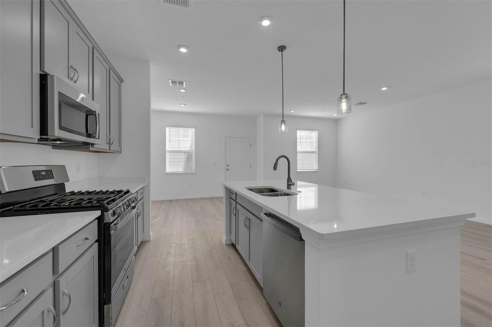 Image 12 of 55 For 523 Orient Avenue