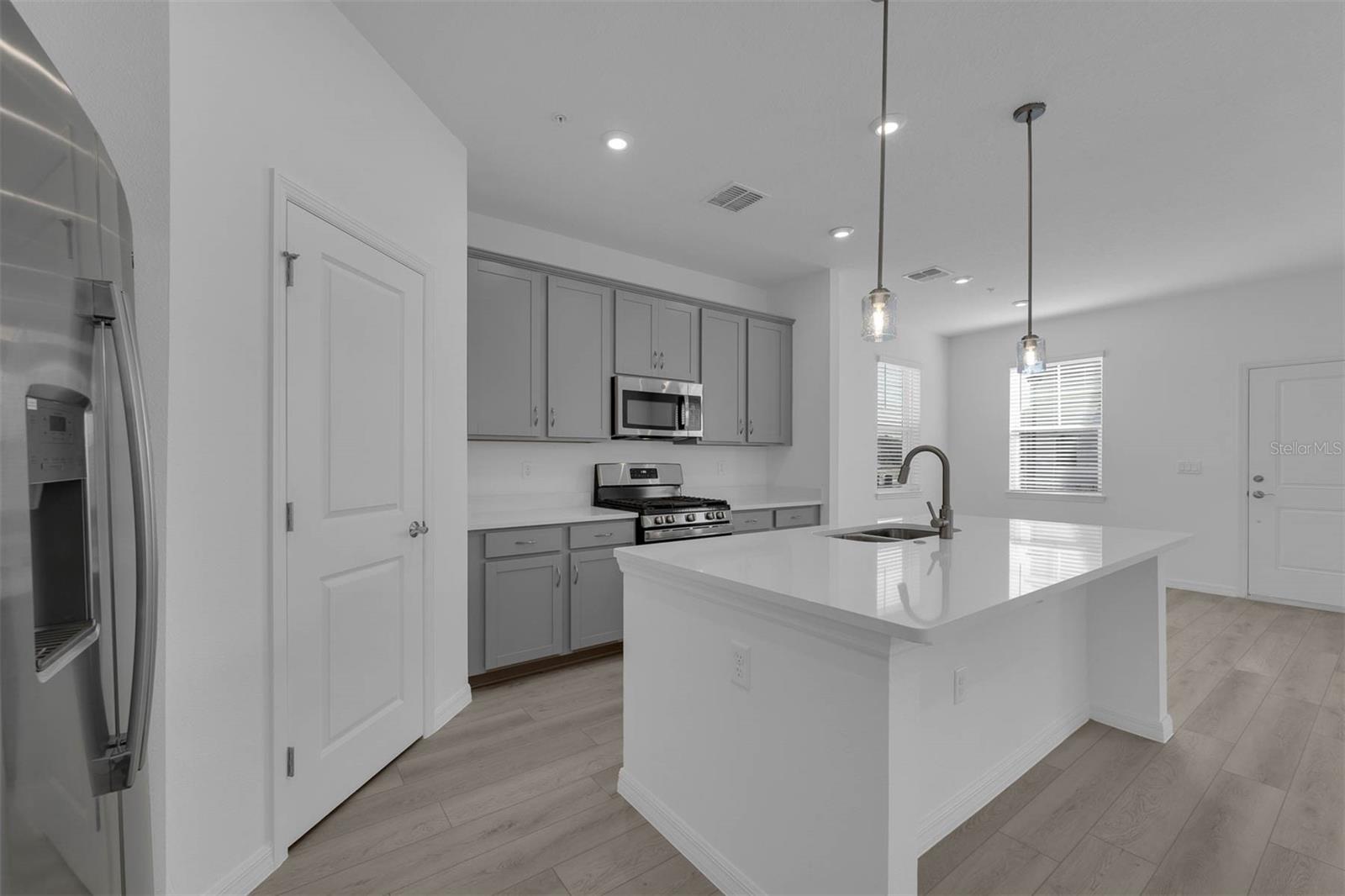 Image 13 of 55 For 523 Orient Avenue