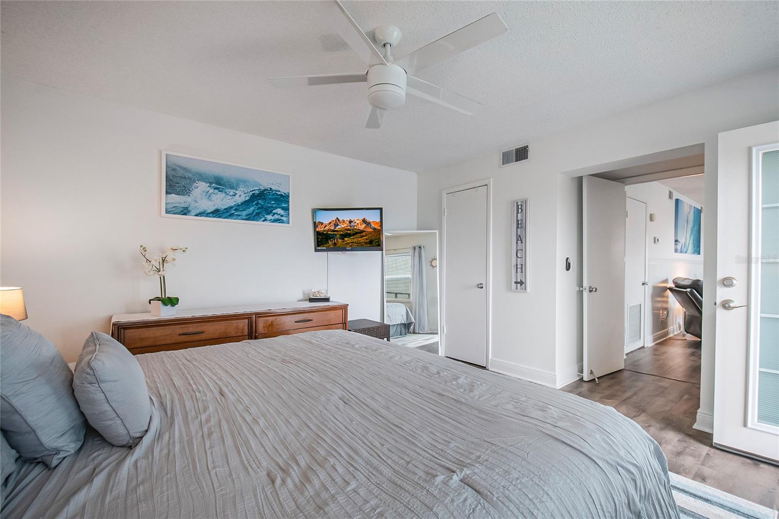 Image 10 of 27 For 4153 Atlantic Avenue 4150