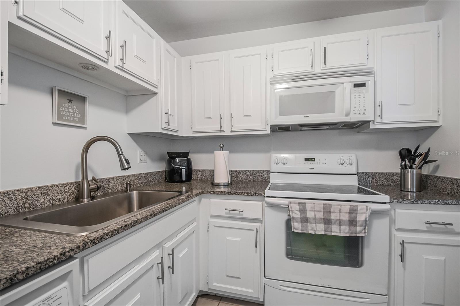 Image 11 of 27 For 4153 Atlantic Avenue 4150