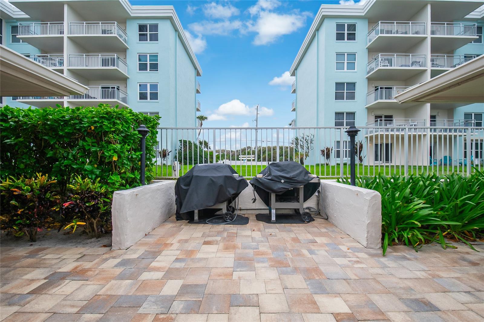 Image 18 of 27 For 4153 Atlantic Avenue 4150