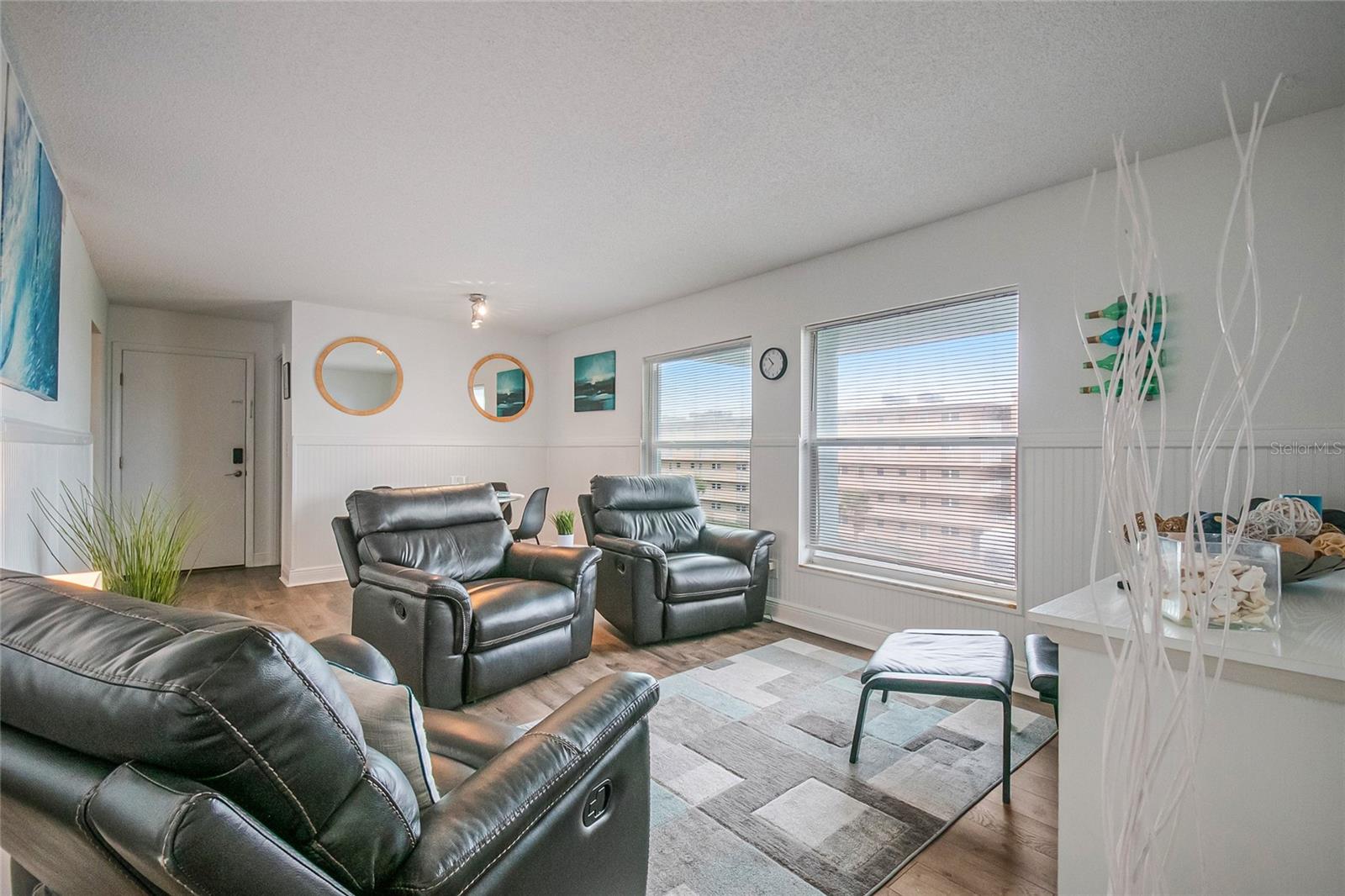 Image 6 of 27 For 4153 Atlantic Avenue 4150