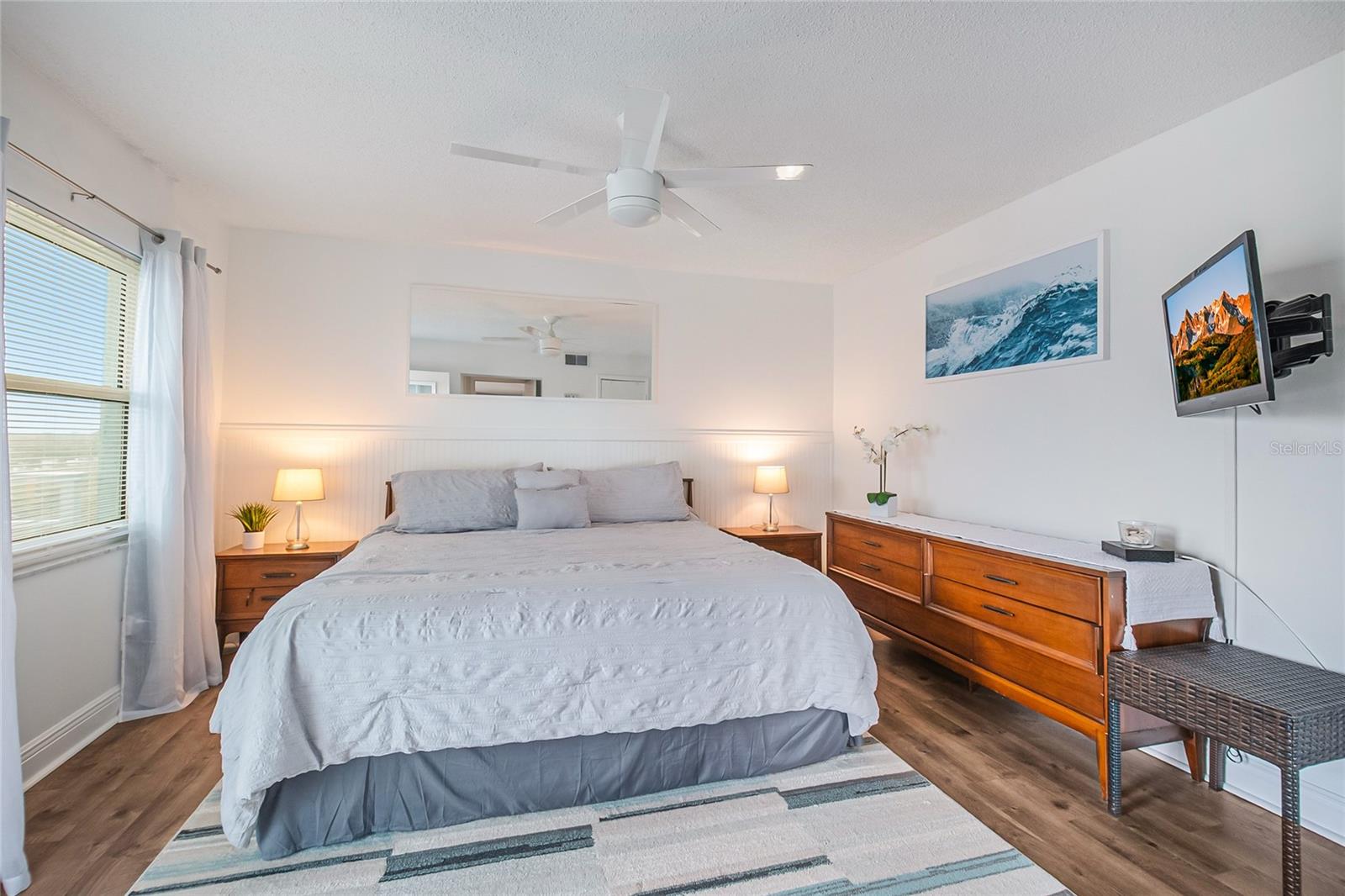 Image 8 of 27 For 4153 Atlantic Avenue 4150