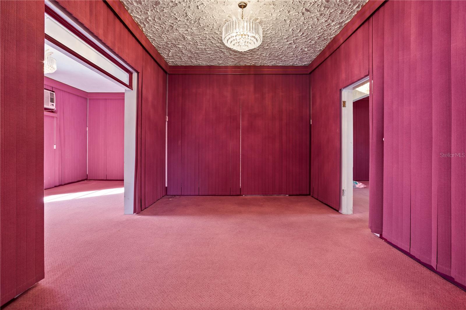 Image 11 of 49 For 900 Locust Avenue