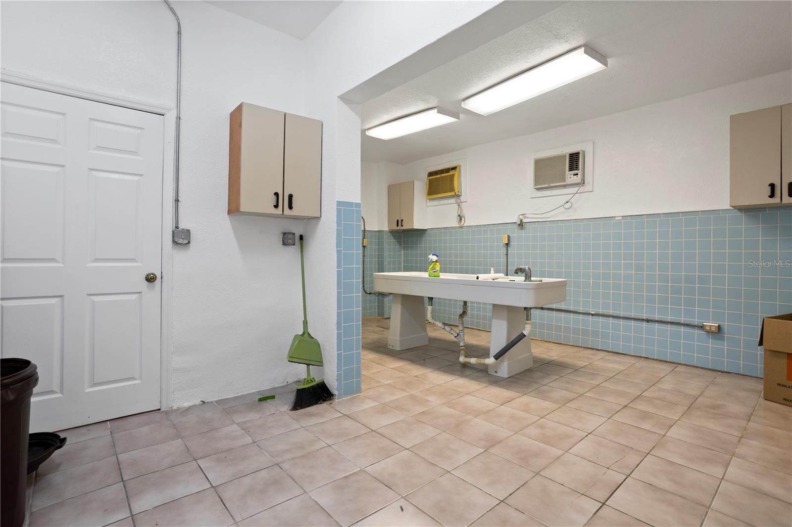 Image 14 of 49 For 900 Locust Avenue