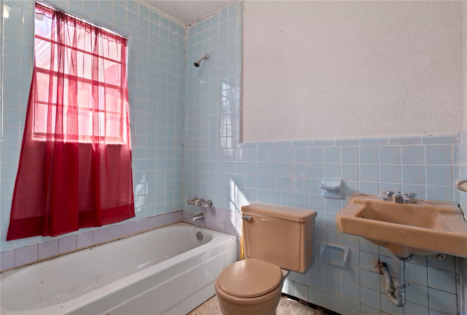 Image 15 of 49 For 900 Locust Avenue