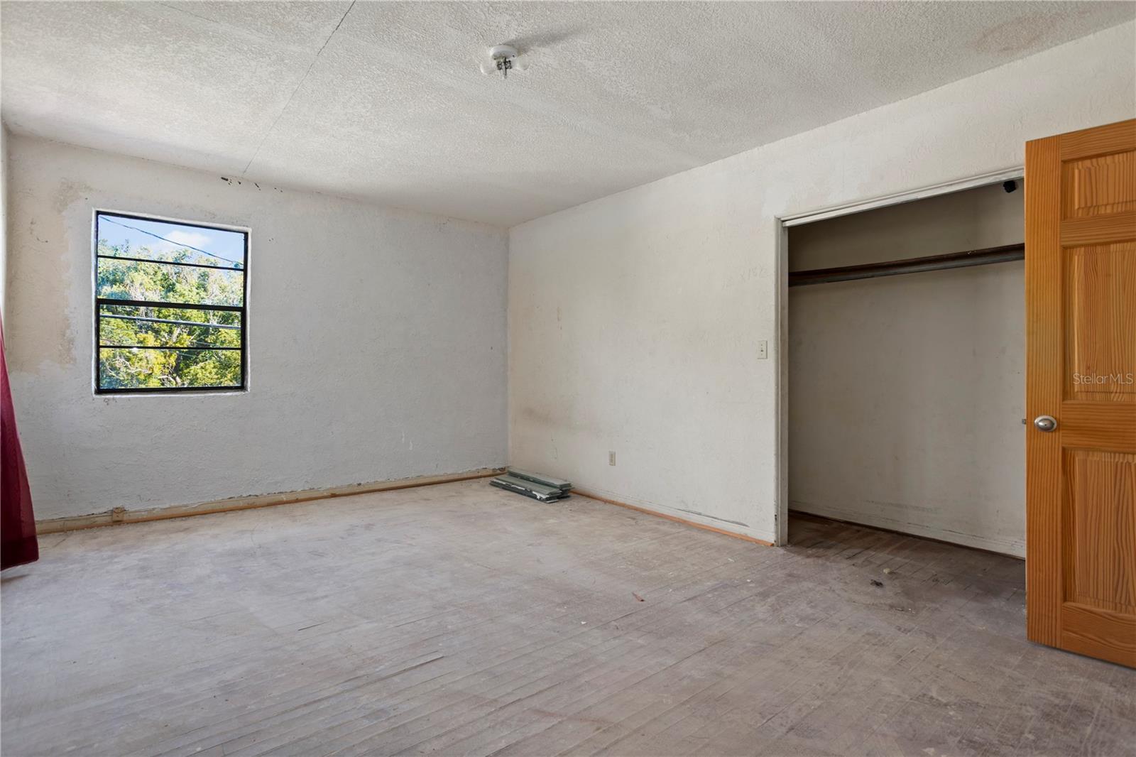 Image 19 of 49 For 900 Locust Avenue