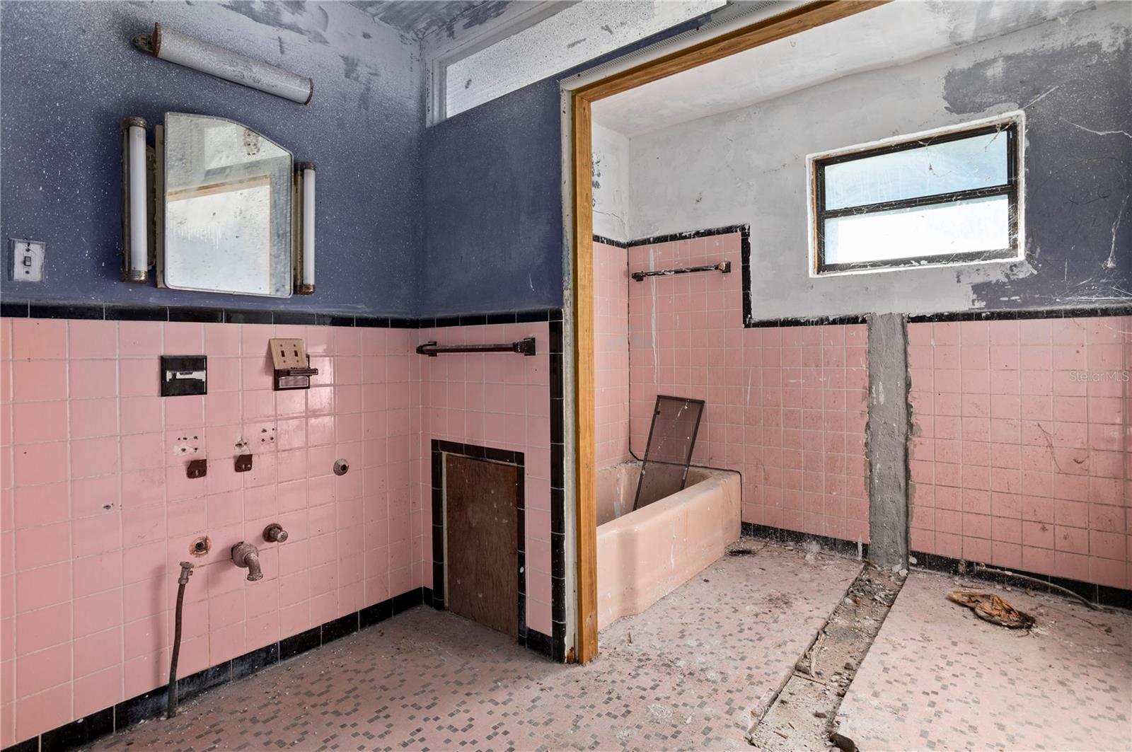 Image 21 of 49 For 900 Locust Avenue