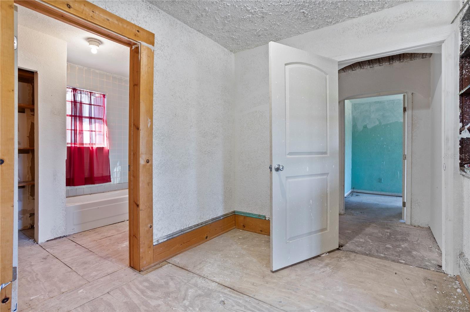 Image 22 of 49 For 900 Locust Avenue