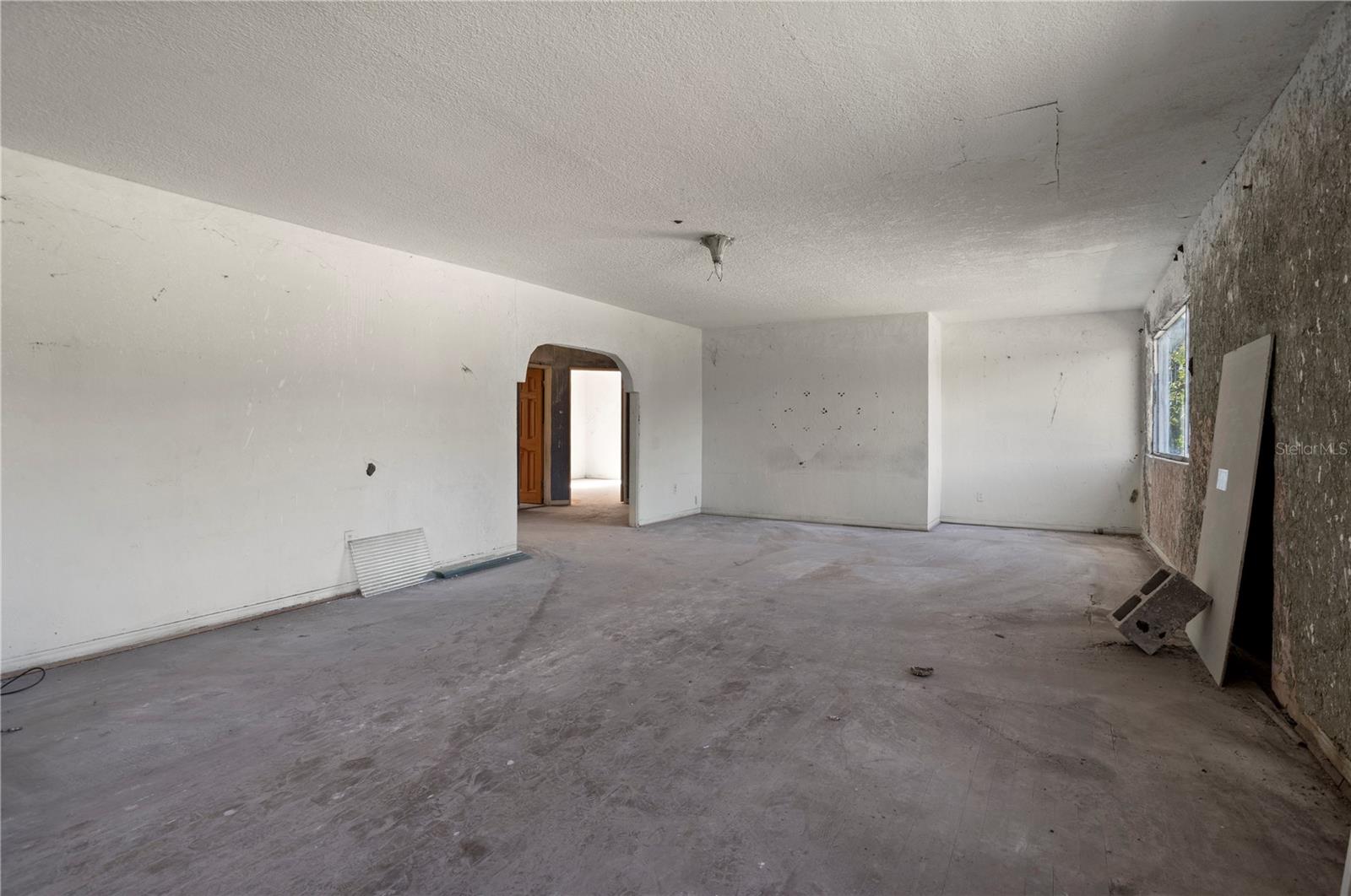 Image 24 of 49 For 900 Locust Avenue