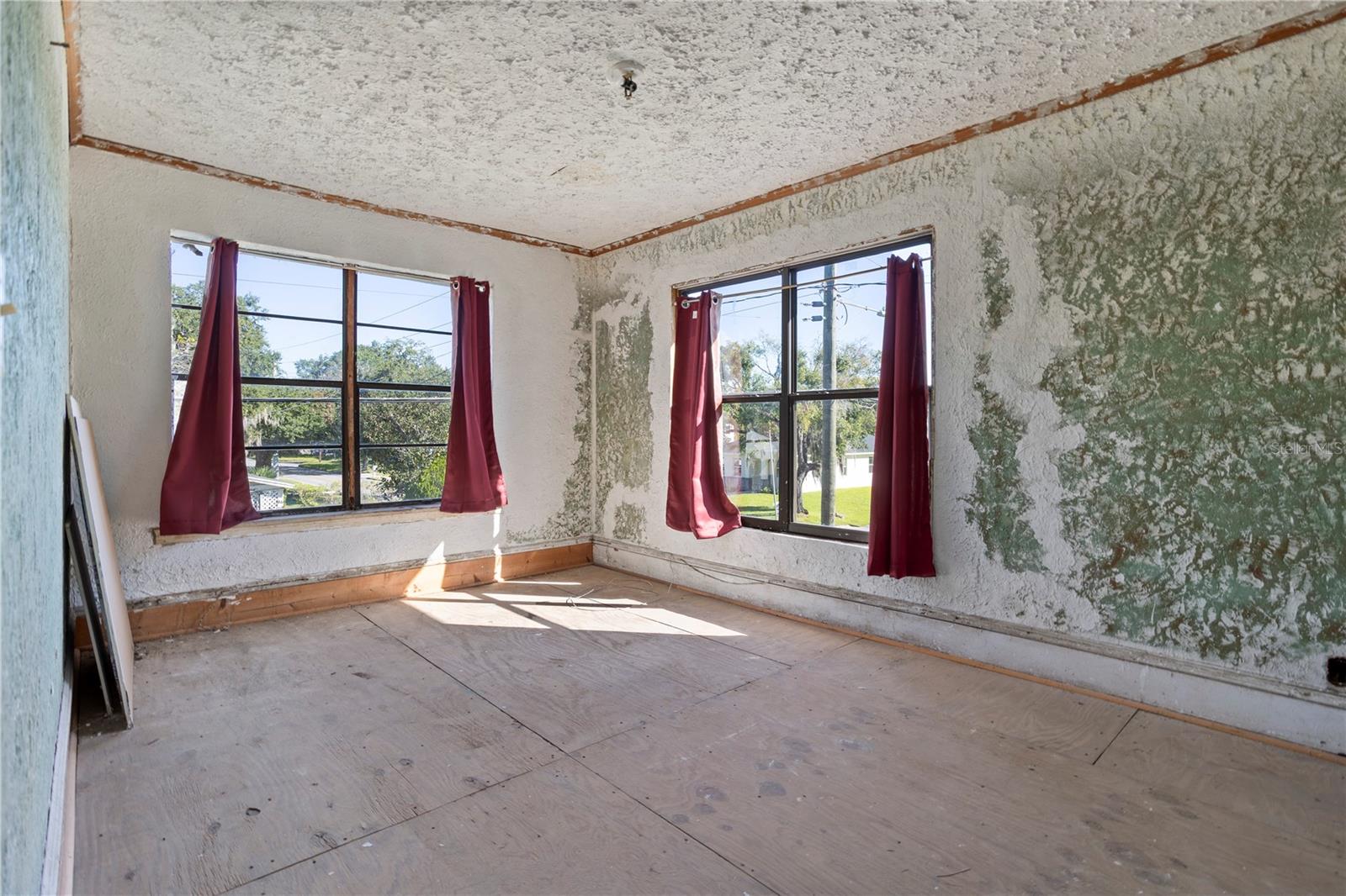 Image 25 of 49 For 900 Locust Avenue