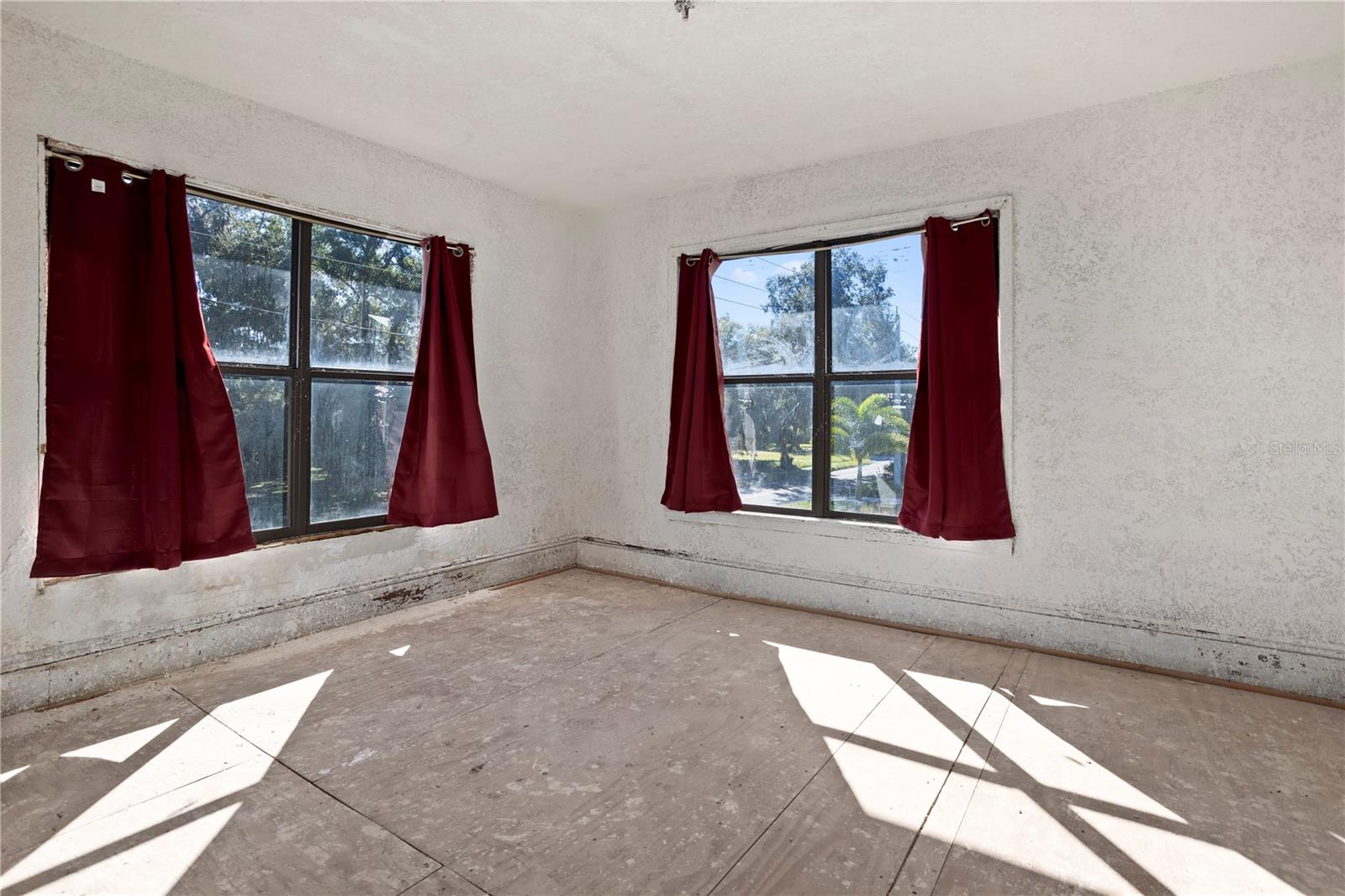 Image 27 of 49 For 900 Locust Avenue