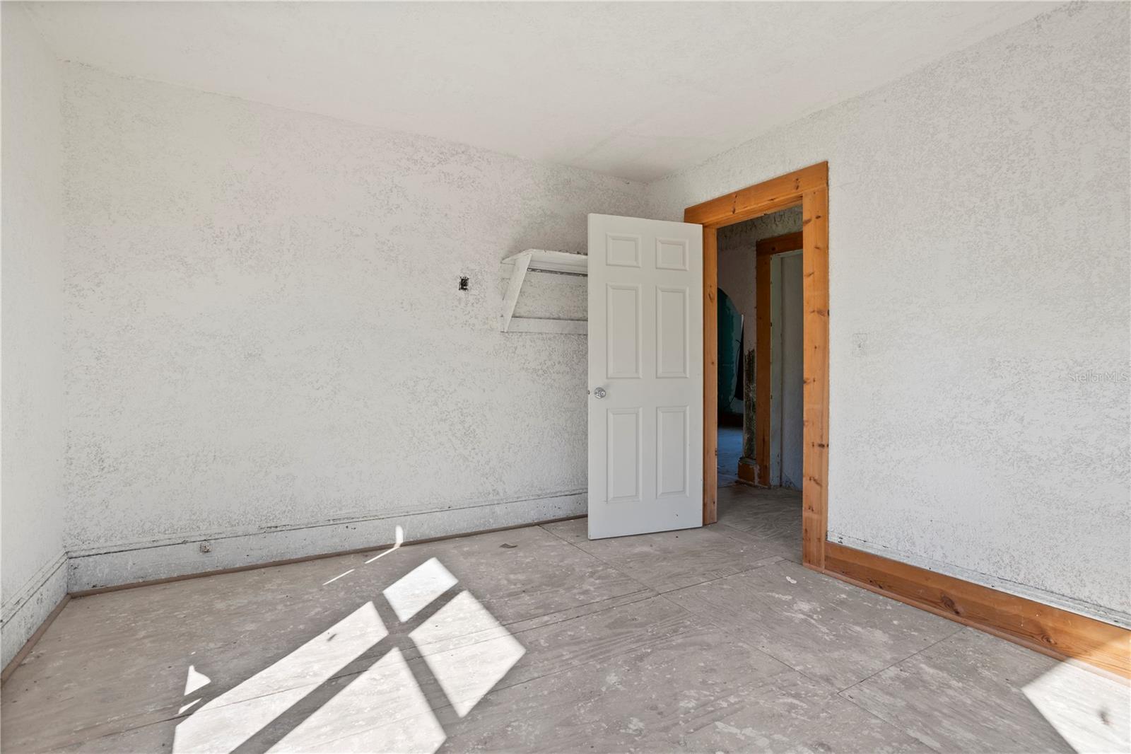 Image 28 of 49 For 900 Locust Avenue