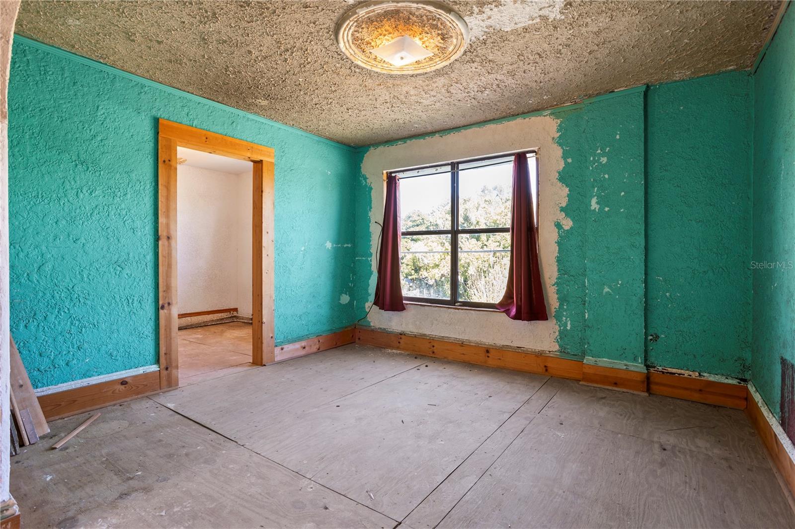 Image 29 of 49 For 900 Locust Avenue