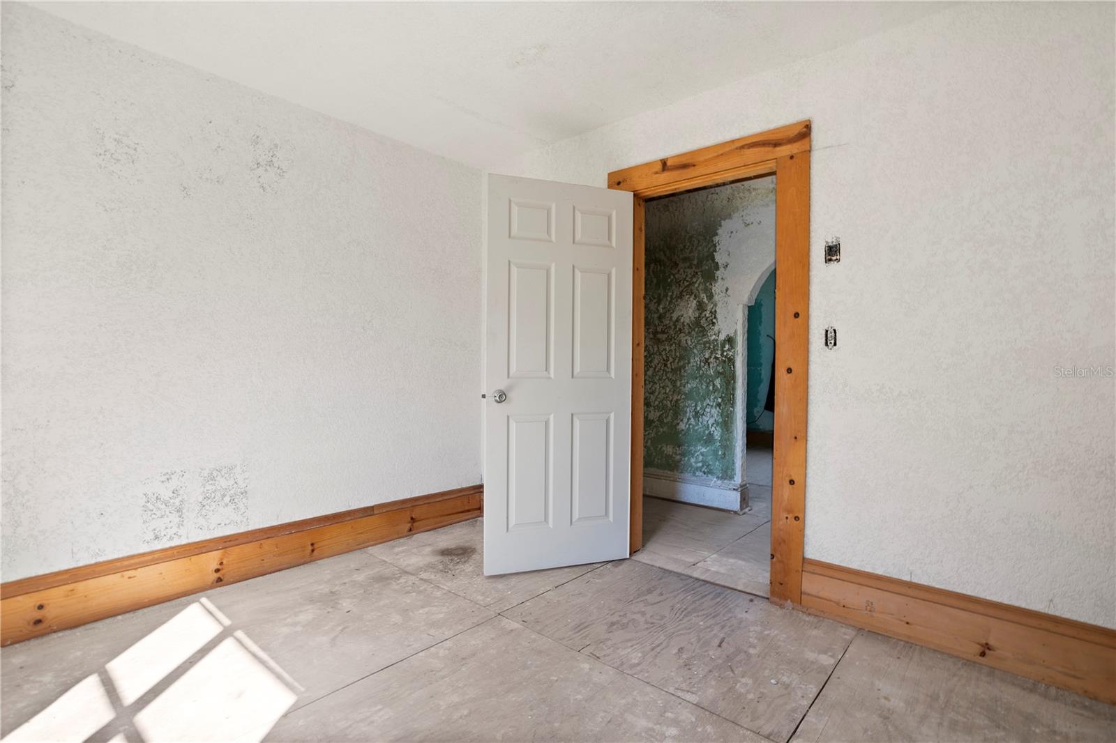 Image 30 of 49 For 900 Locust Avenue