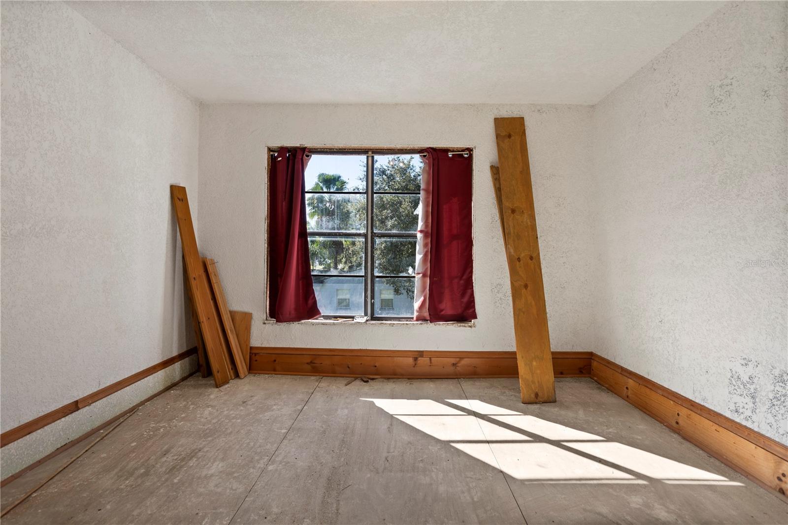 Image 31 of 49 For 900 Locust Avenue