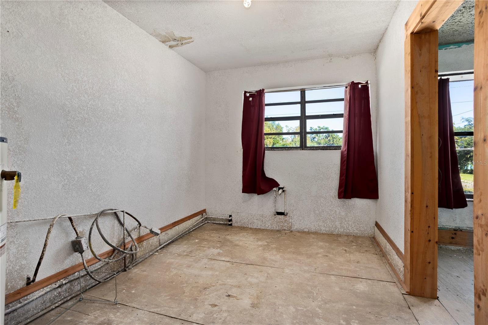 Image 32 of 49 For 900 Locust Avenue