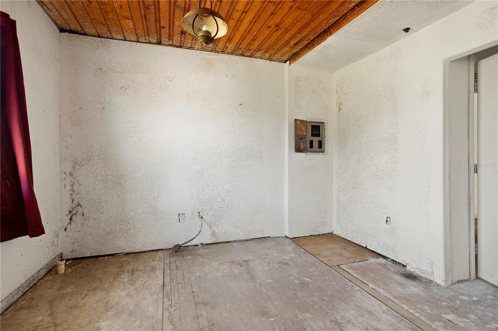 Image 33 of 49 For 900 Locust Avenue