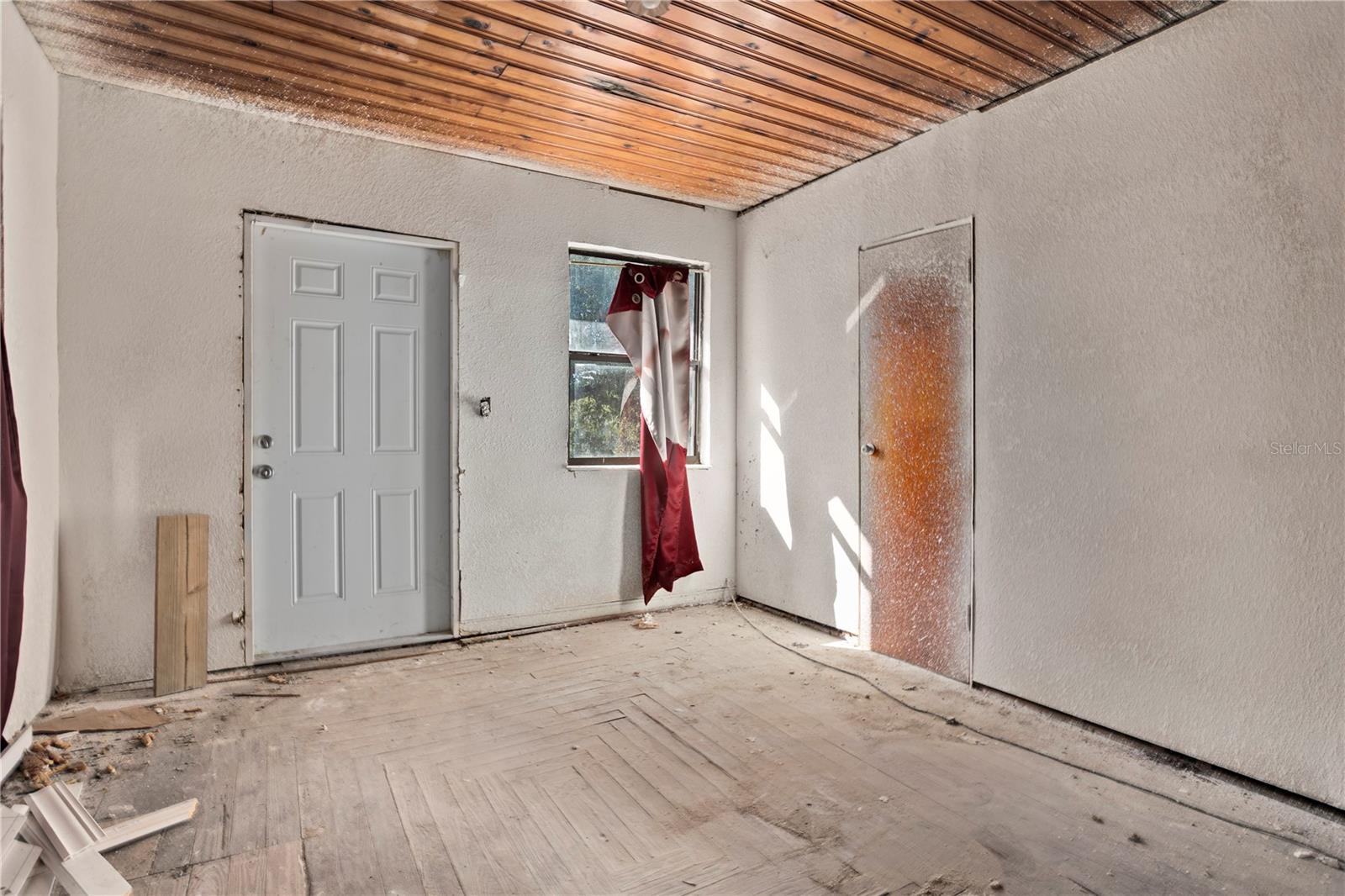 Image 34 of 49 For 900 Locust Avenue