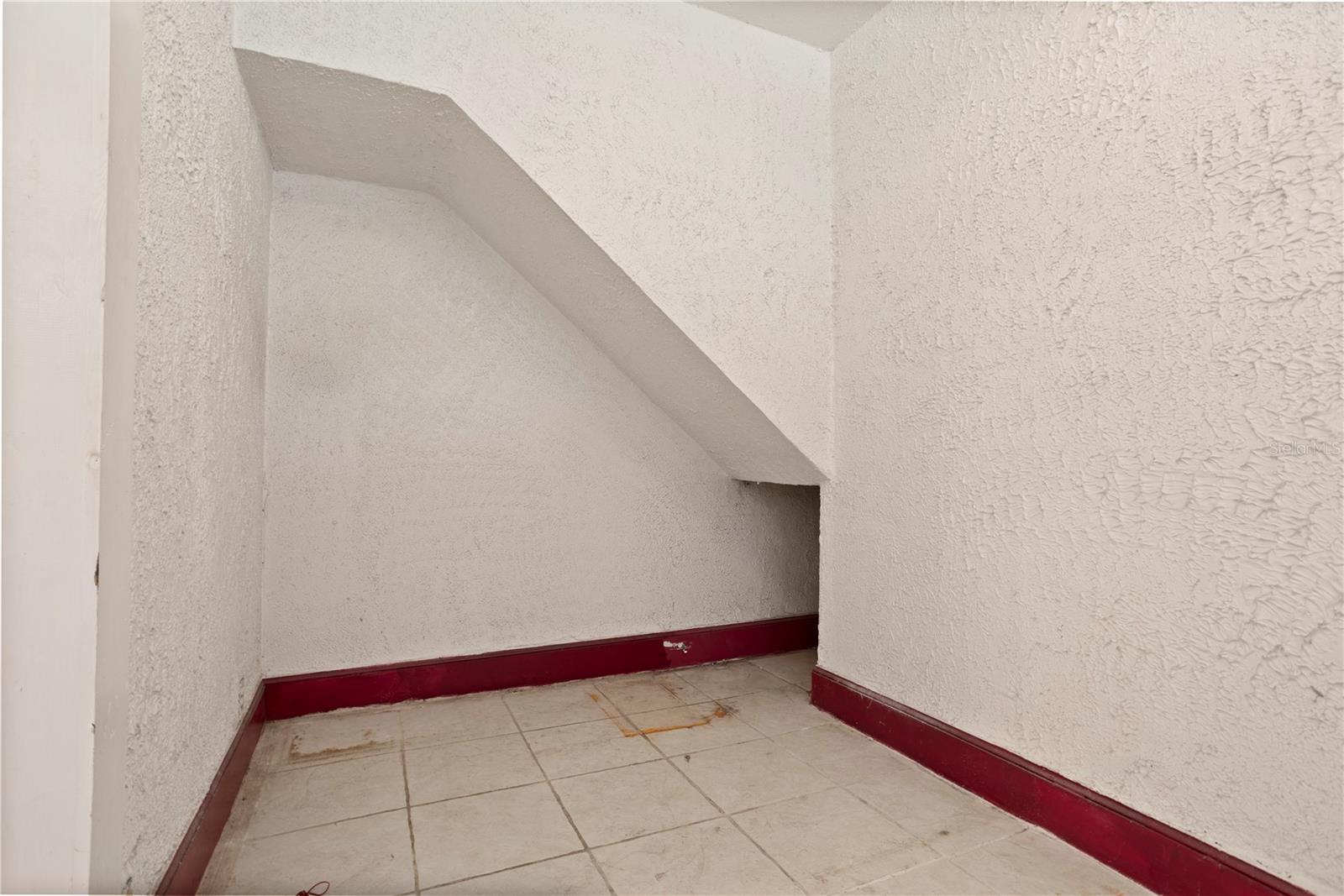 Image 35 of 49 For 900 Locust Avenue