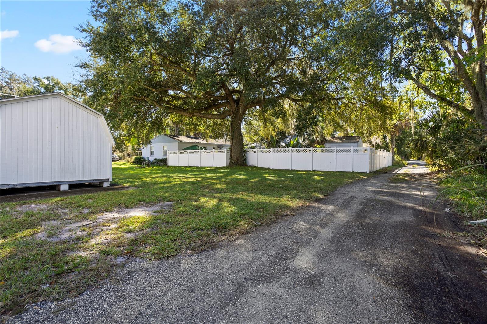 Image 37 of 49 For 900 Locust Avenue