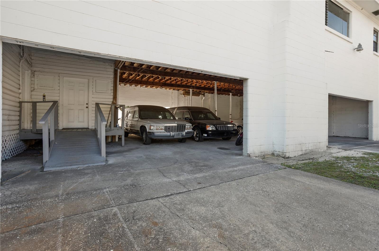 Image 38 of 49 For 900 Locust Avenue