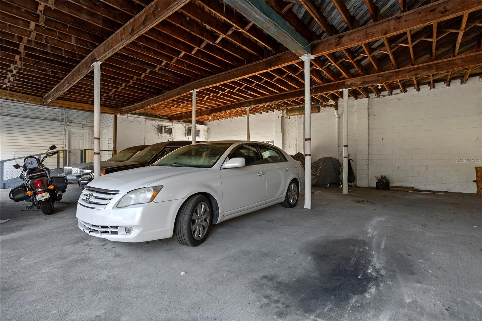 Image 40 of 49 For 900 Locust Avenue