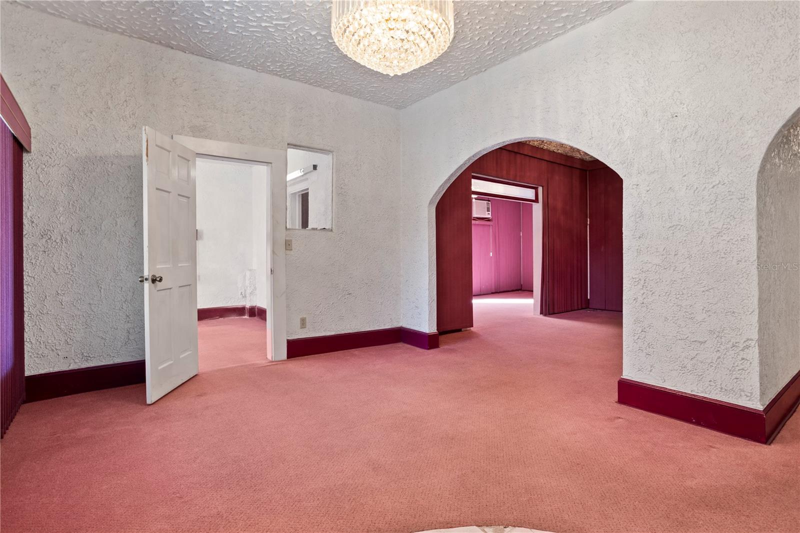 Image 7 of 49 For 900 Locust Avenue