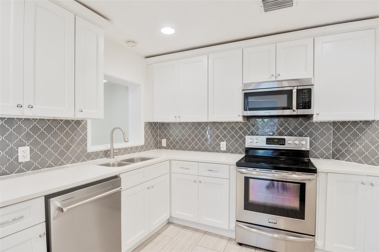 Image 17 of 51 For 350 Phelps Avenue