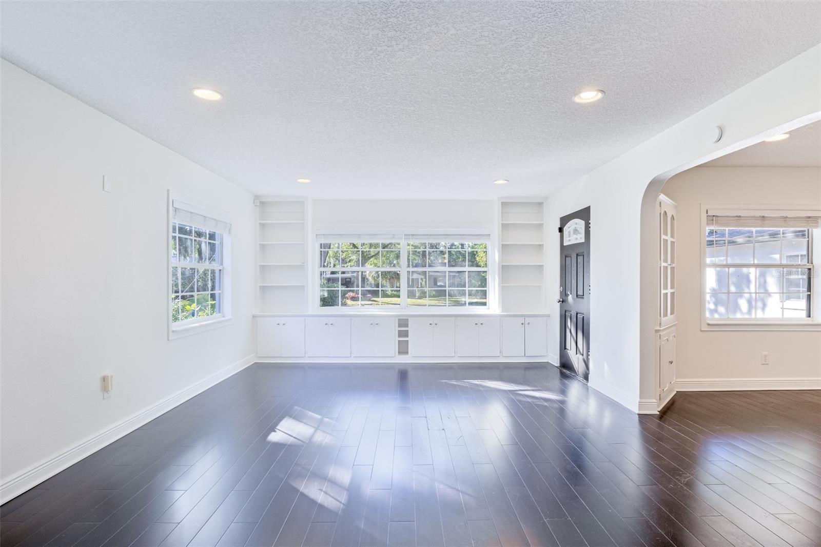 Image 8 of 51 For 350 Phelps Avenue