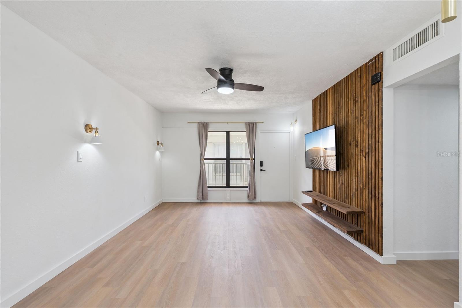 Image 12 of 36 For 1100 Delaney Avenue D23