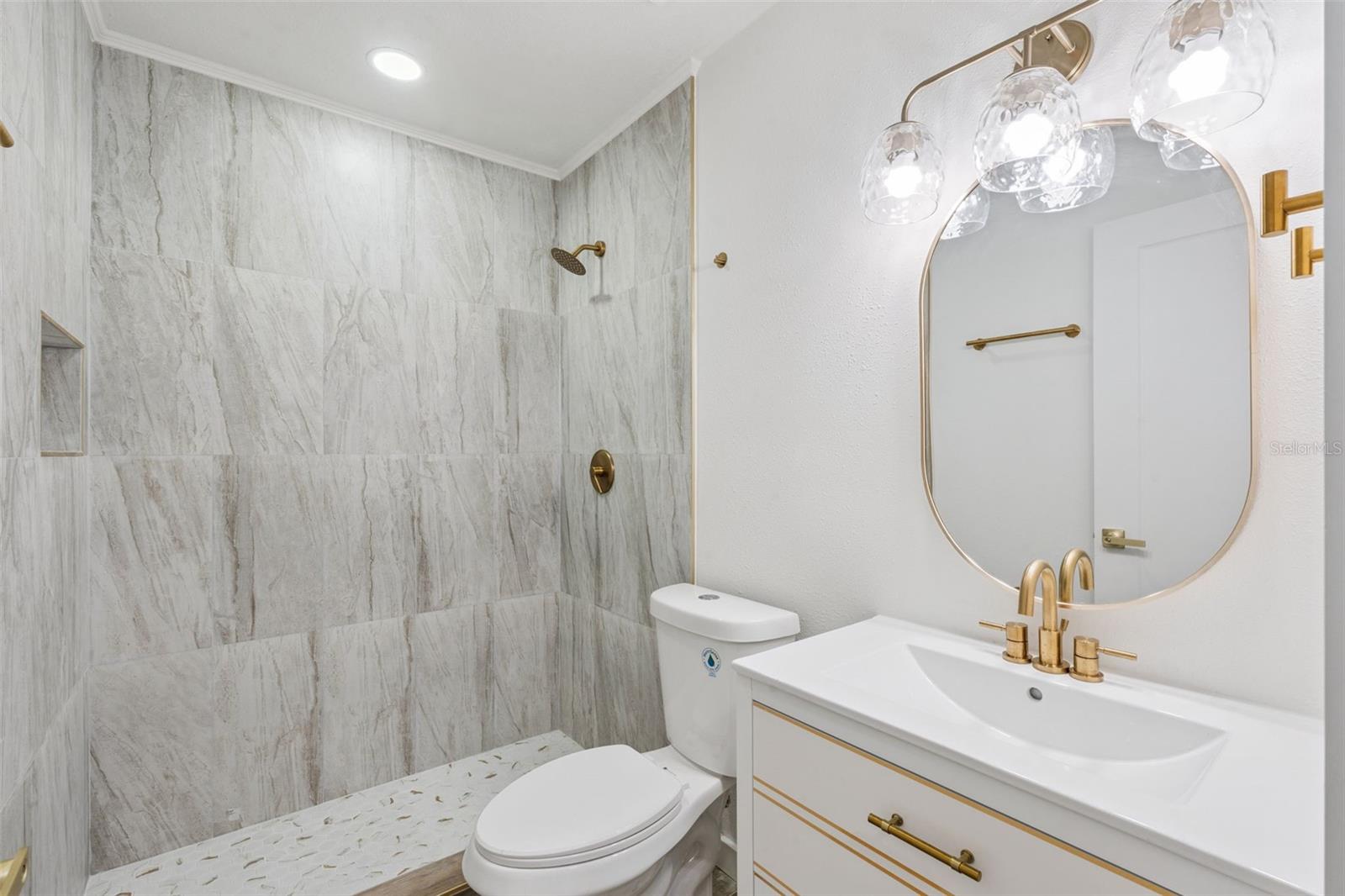 Image 17 of 36 For 1100 Delaney Avenue D23