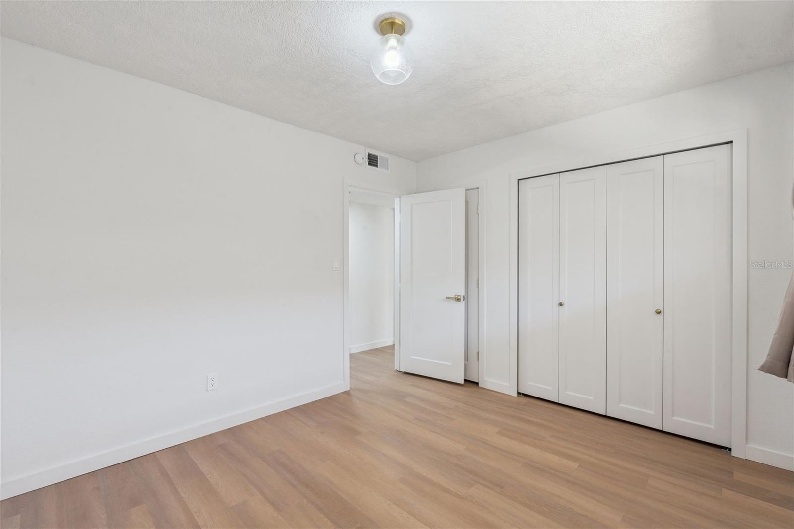 Image 20 of 36 For 1100 Delaney Avenue D23