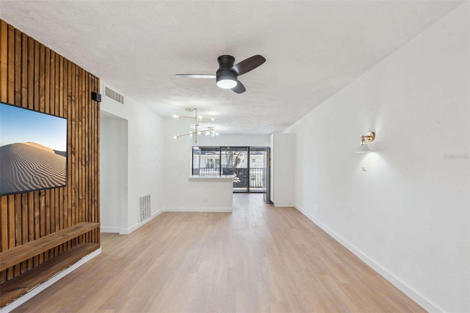 Image 5 of 36 For 1100 Delaney Avenue D23