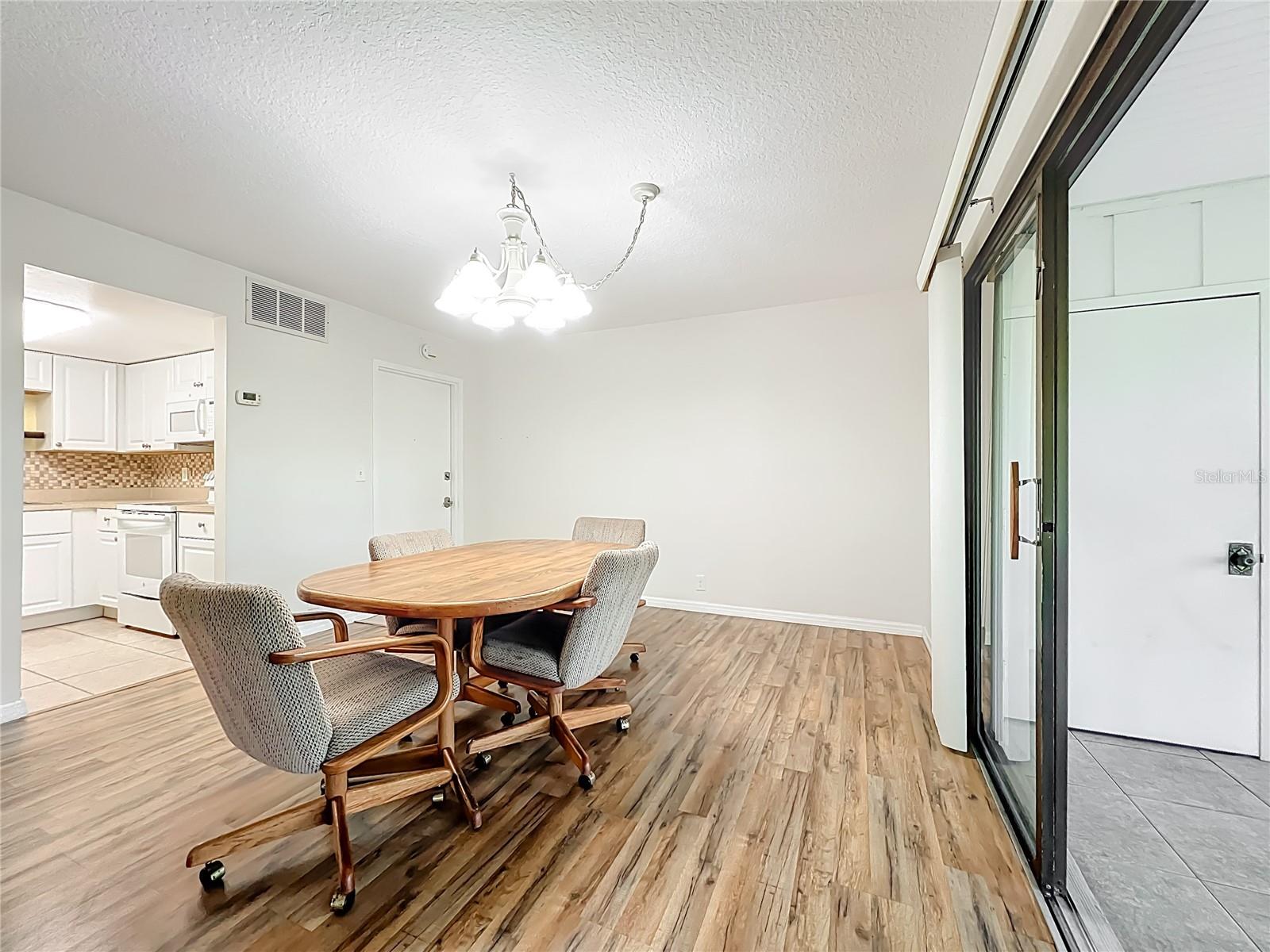 Image 8 of 25 For 40 Sheoah Boulevard 27