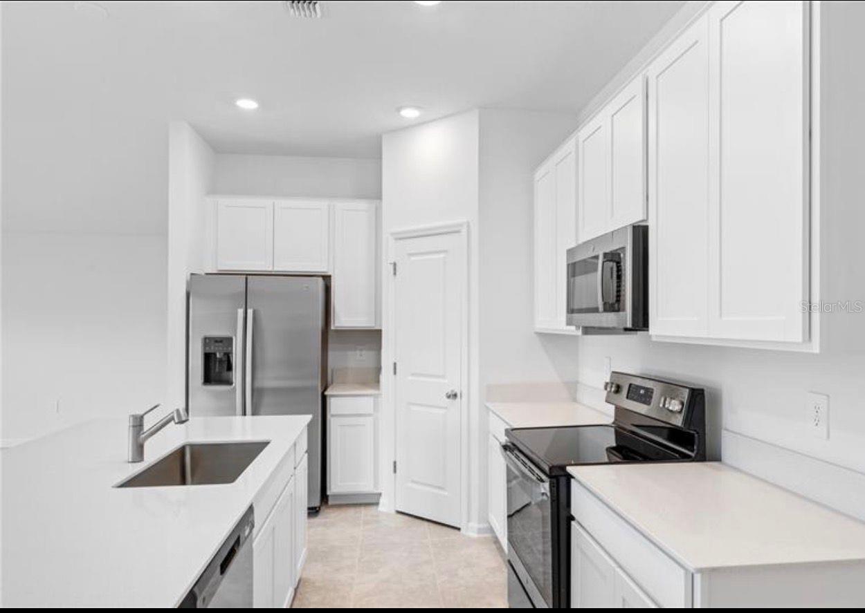 Image 4 of 19 For 352 Heroic Road